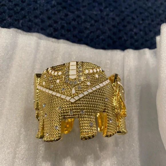 NIP Lilly Pulitzer elephant clutch. - Picture 3 of 6